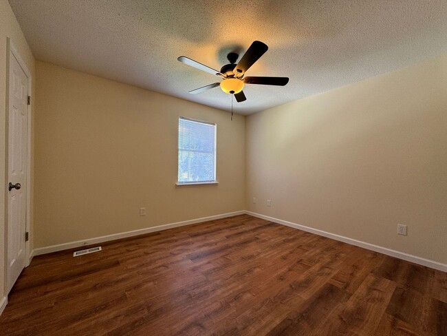 Building Photo - 1511 Rustic Dr