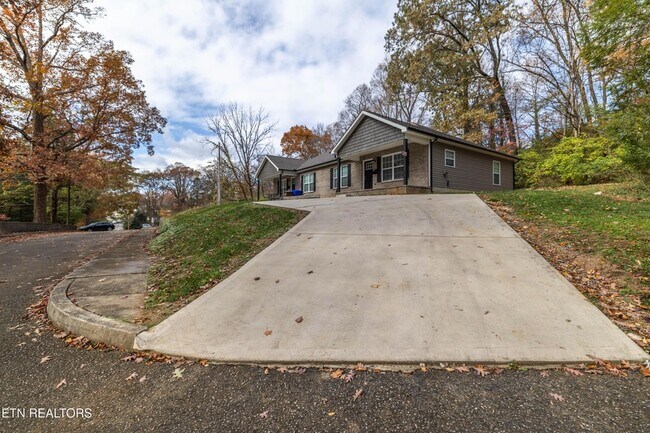 Building Photo - 159 Wade Ln