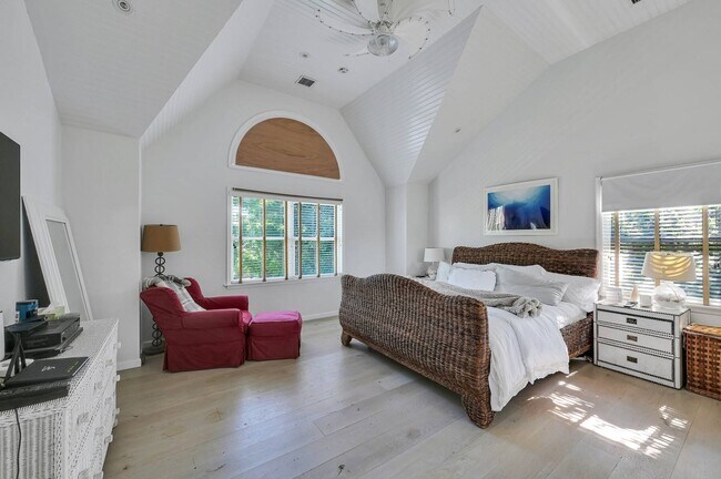 Building Photo - 25 Meadowgrass Ln