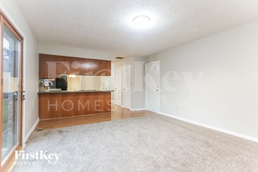 Building Photo - 458 Pebble Way