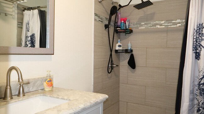 Building Photo - Modern 3 Bedroom 3 Bathroom Townhome in Imperial Beach.