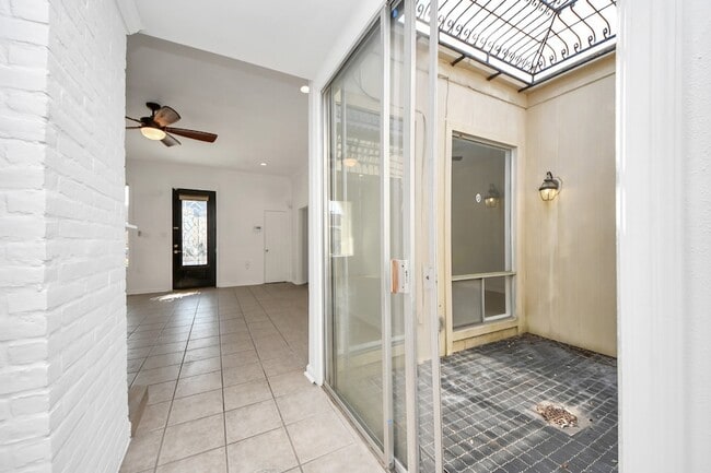 Building Photo - 4112 Meyerwood Dr