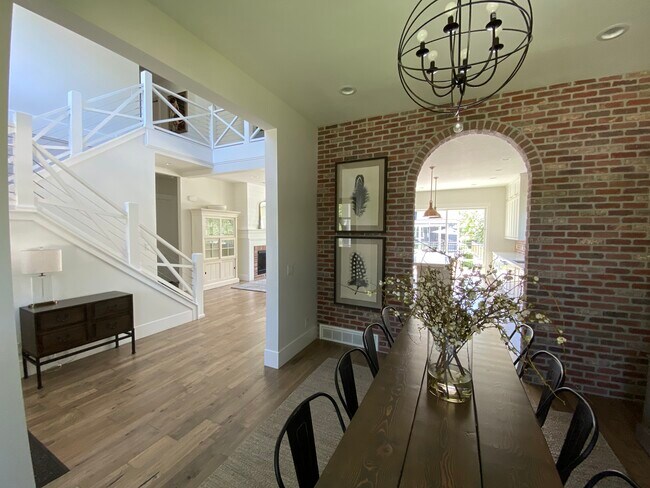 Building Photo - 530 Craftsman Way