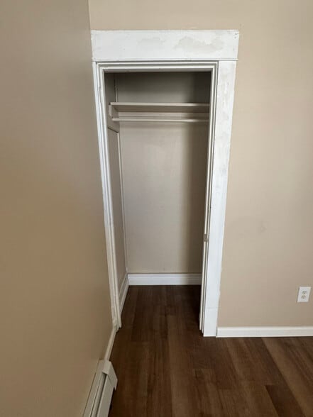 Building Photo - 517 Genet St