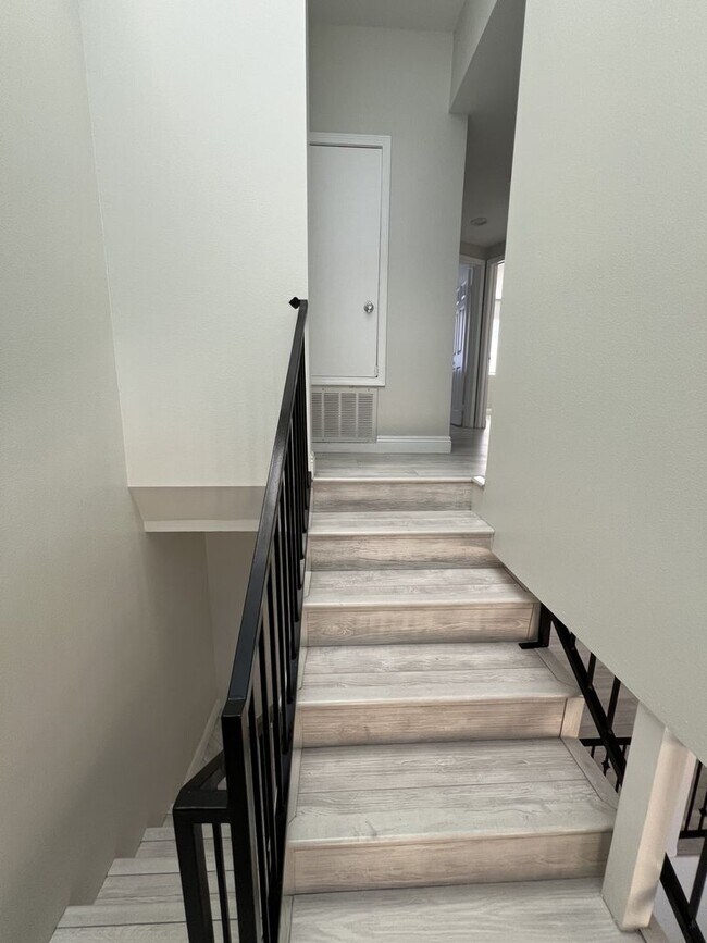 Building Photo - Spacious-Bright 3 Bedroom 2.5 Two story Ba...