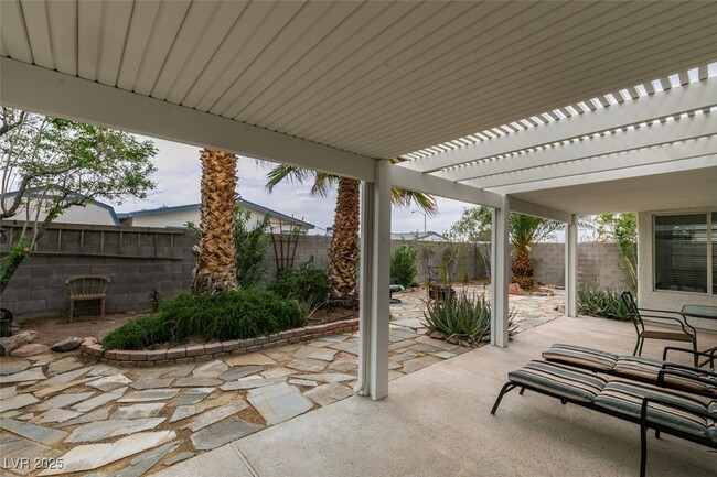 Building Photo - 505 Landra Ln
