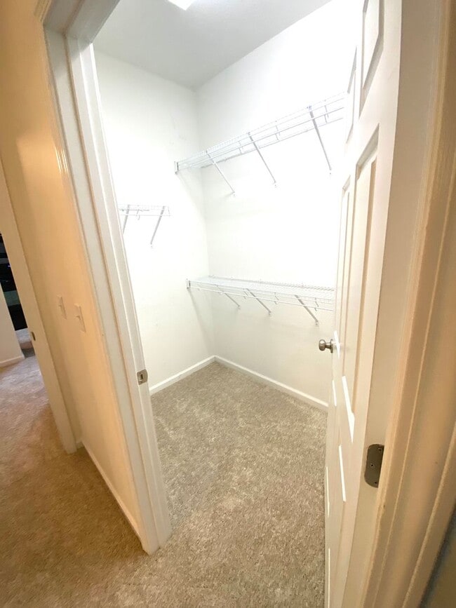 Building Photo - Super cute, clean 2 bedroom/2 full bathroom condo!