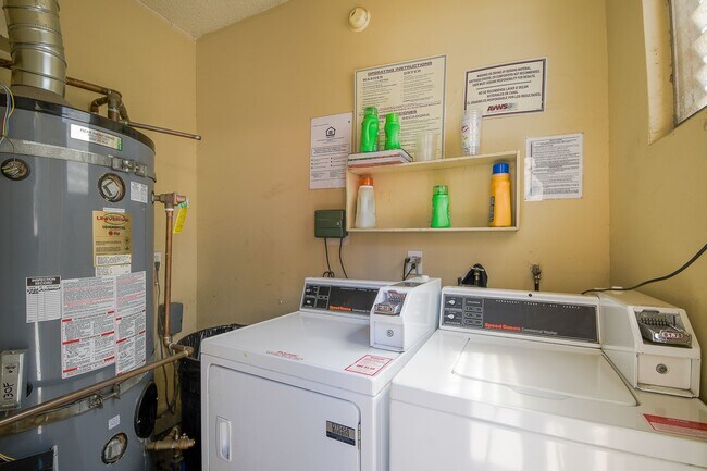 Building Photo - 4916 Hazeltine Ave