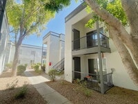 Building Photo - 740 W Elm St