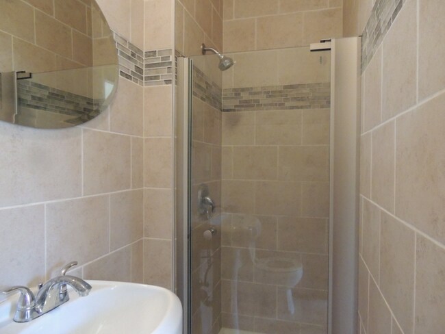 Building Photo - 532 21st St