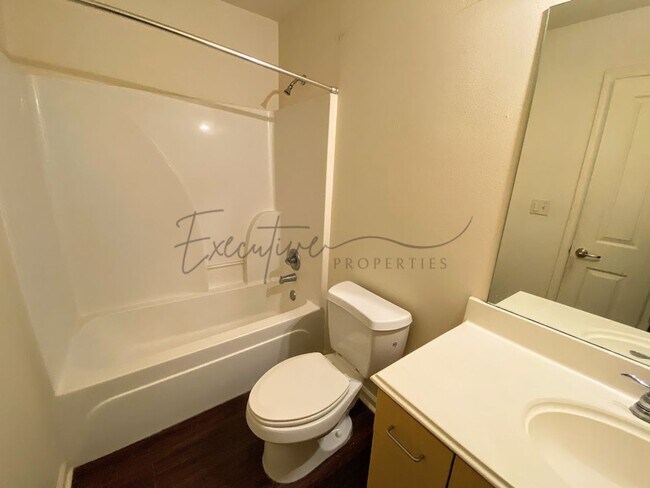 Building Photo - 311 E Hale St