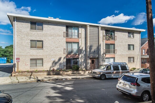Primary Photo - 5120 Astor Pl