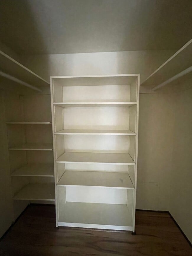 Building Photo - Lovely 2 Bedroom and 2 Bathroom Condo!