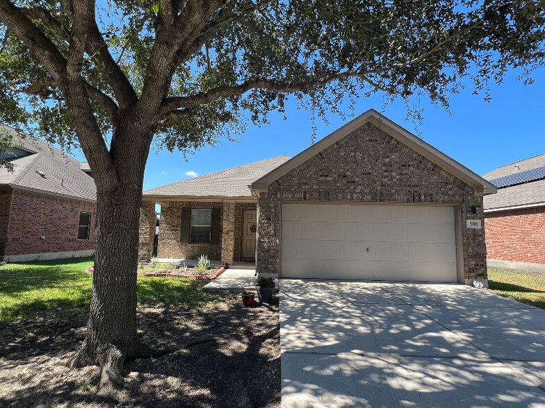 Primary Photo - 500 Saddlehorn Way