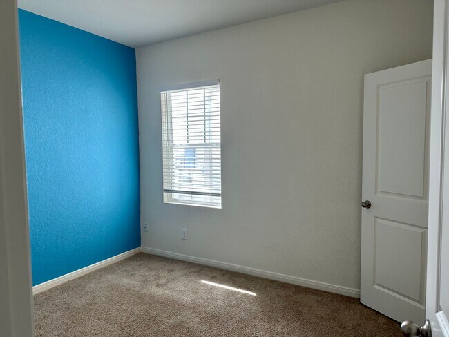 Building Photo - Open concept ranch