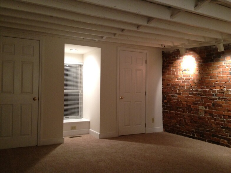 Building Photo - 108 Warren St