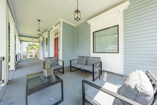 Building Photo - 139 W 4th Ave