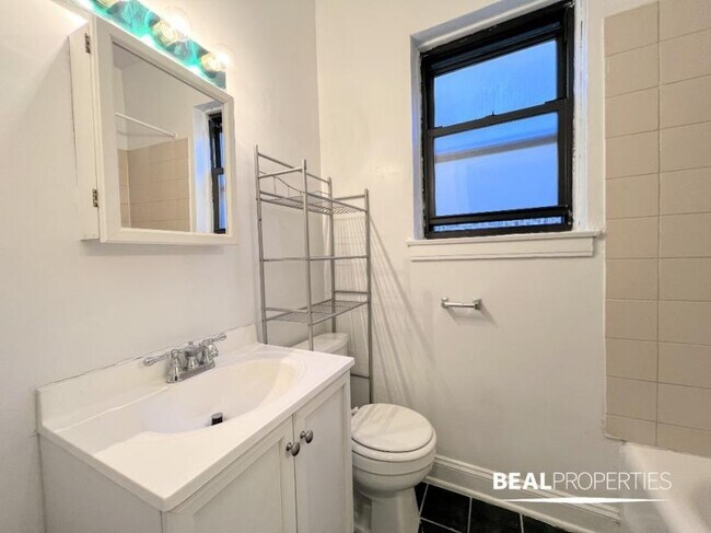 Building Photo - 0 bedroom in CHICAGO IL 60625