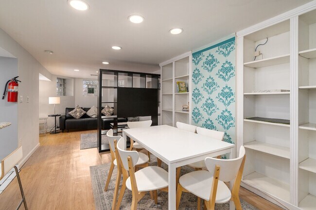 Building Photo - 2122 18th St NW