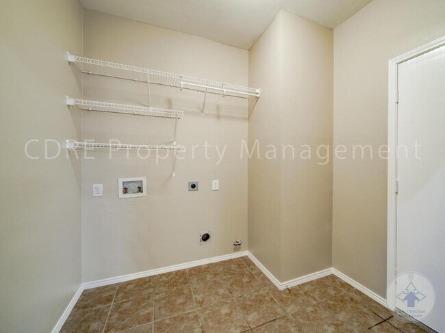 Building Photo - 4016 Summerhill Ln