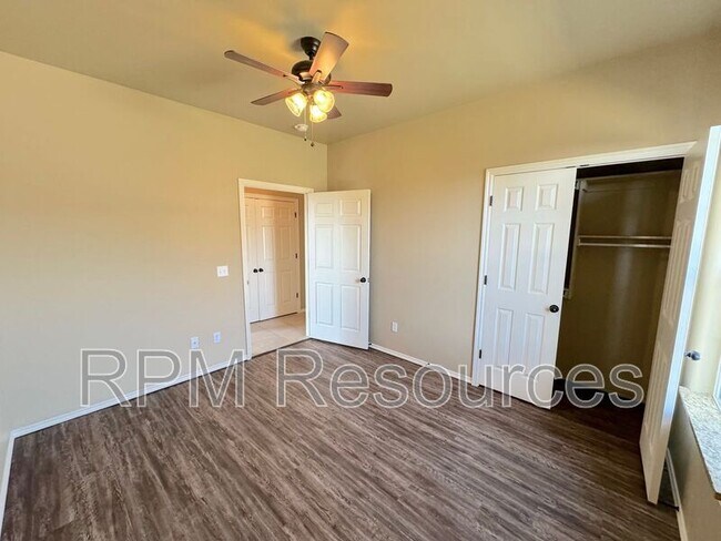 Building Photo - 167 Bison Ct Way