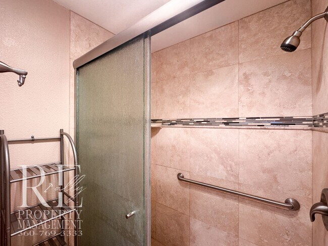 Building Photo - Vaulted 2-Bed Home with Scenic Views, Gas Fireplace & Oversized Deck