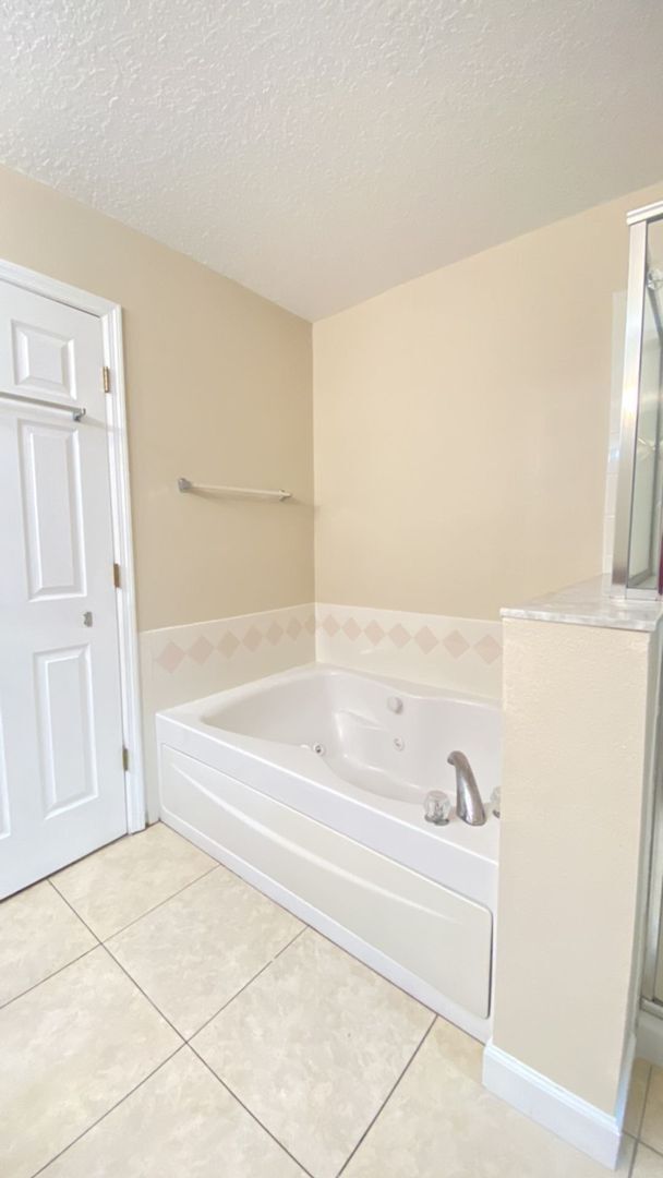 Building Photo - Beautiful 4 bedroom 2.5 bath at Remington gated community in Kissimmee