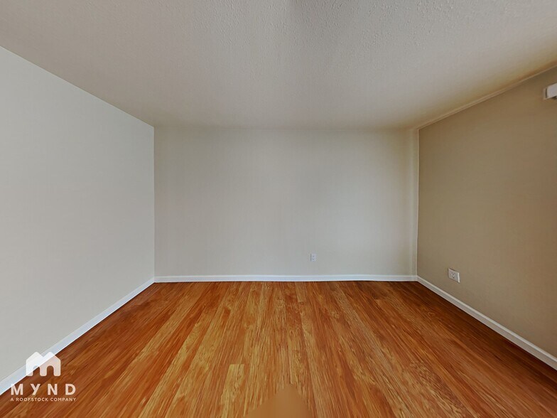 Building Photo - 875 Glen Vista Dr