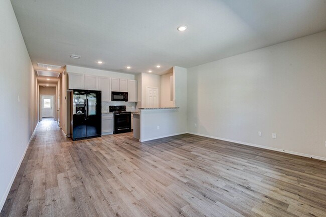 Building Photo - Charming 3 Bed, 2 Bath Home in Science Hill Subdivision*New Construction*