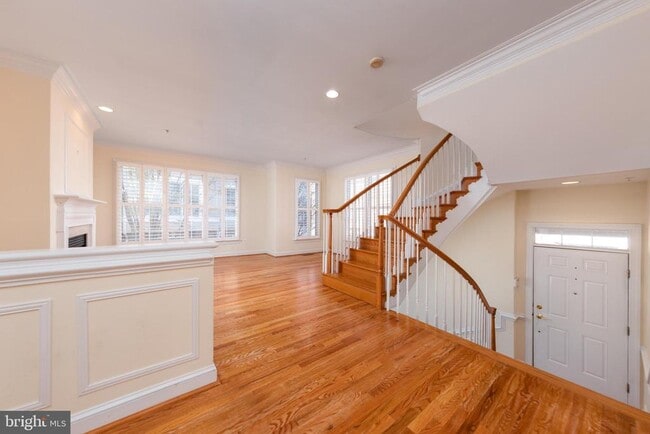 Building Photo - 1308 McLean Crest Ct