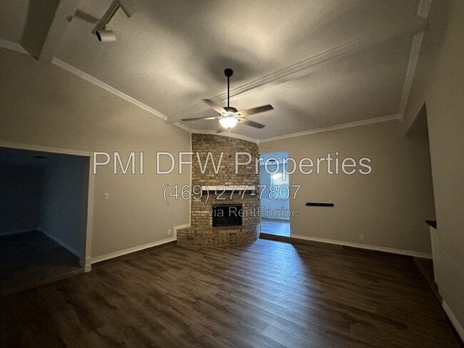 Building Photo - 2120 Blossom Ln