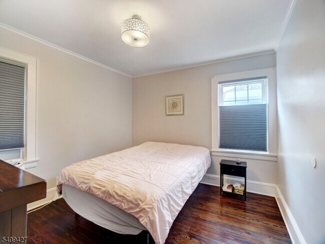 Building Photo - 415 Orange Rd