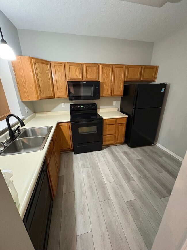 Building Photo - 5425 Nighthawk Dr