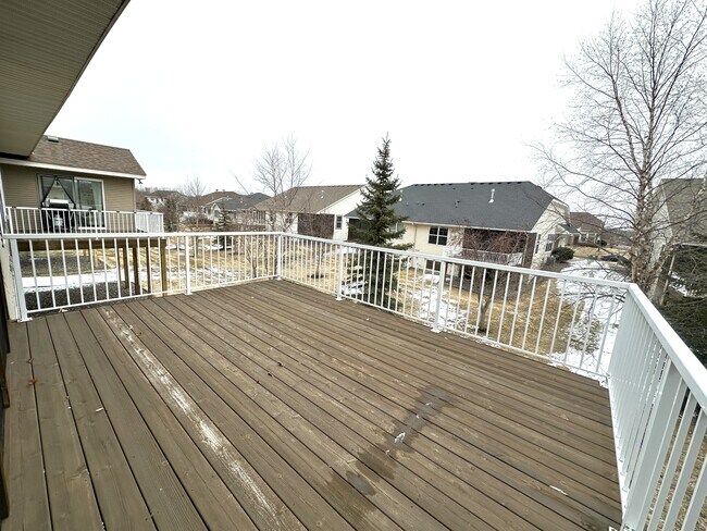 Building Photo - 6218 Shadyview Ln N