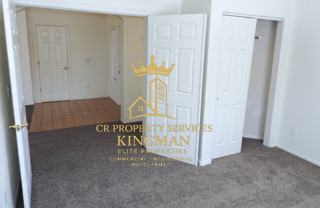 Building Photo - Beautiful 3+2 Split Floor plan home - Near KRMC Hualapai Mountain Campus