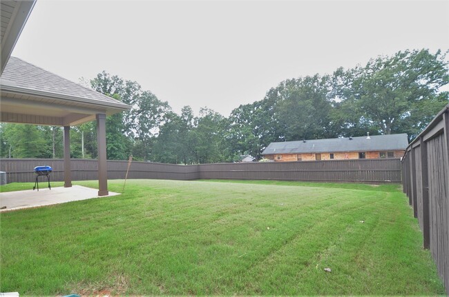 Building Photo - Large Buckhorn Rancher