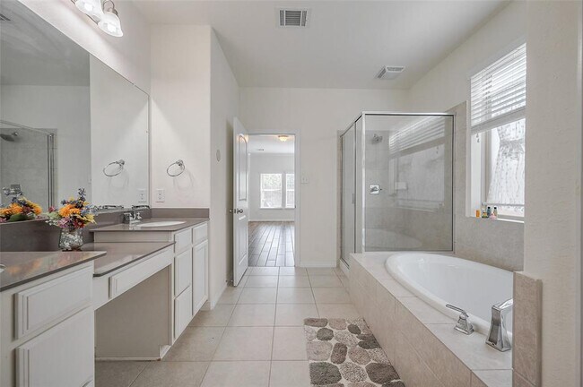 Building Photo - 11202 Bluewater Lagoon Cir