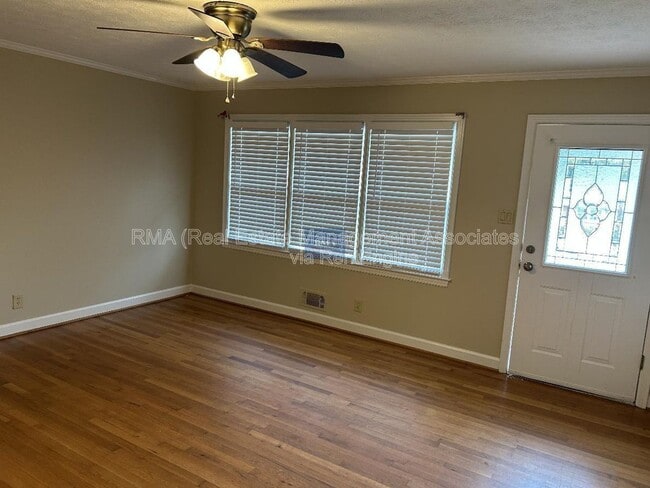 Building Photo - 411 Dora St