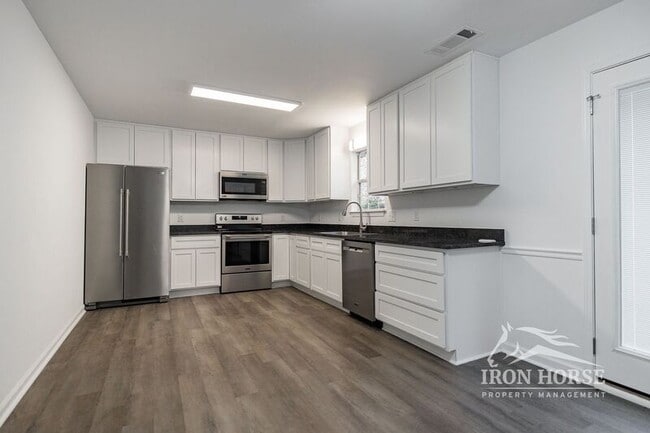 Building Photo - 1030 Hunter Trail