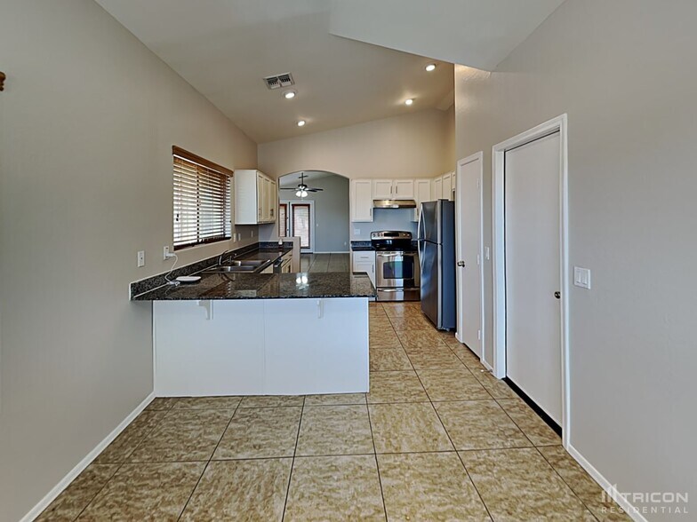 Building Photo - 24818 W Huntington Dr
