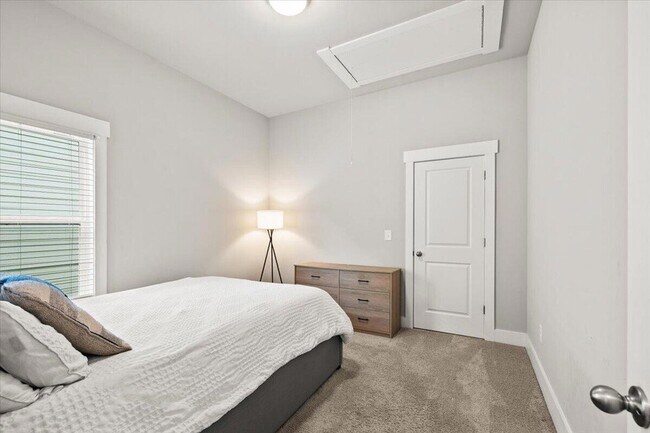 Building Photo - 2093 Firelight Wy