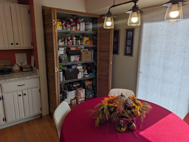 Building Photo - 607 Tamarack Dr W