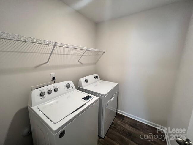 Building Photo - 7868 Whispering Strm Dr