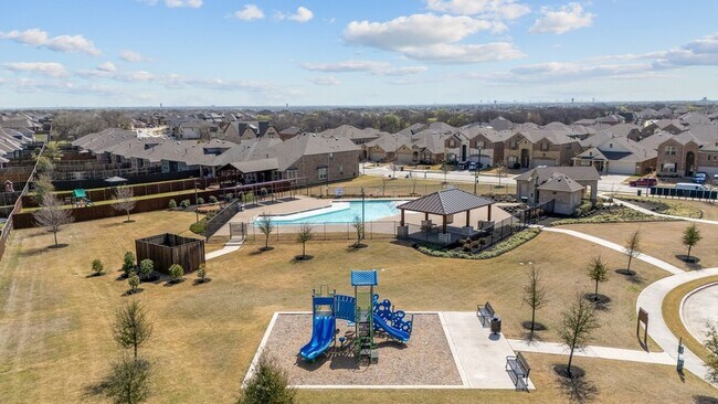 Building Photo - 1352 Lake Grove Dr