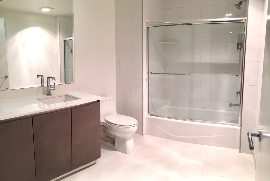 Master Bathroom - 1730 Sawtelle Blvd