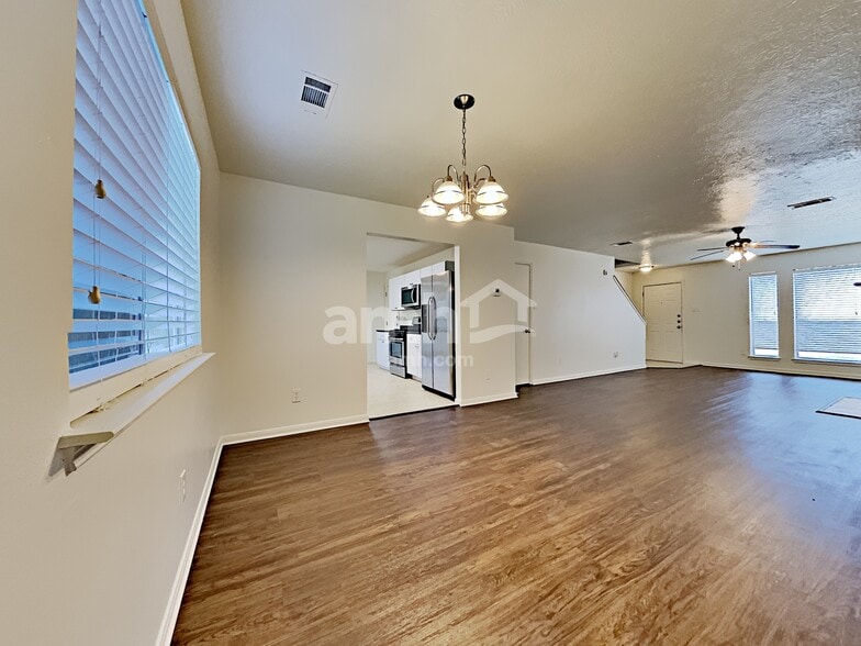 Building Photo - 2738 Springstone Dr
