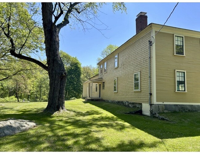 Building Photo - 200 N Great Rd