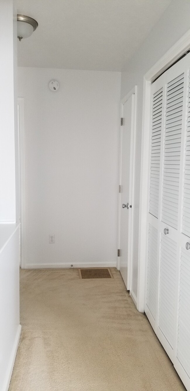 Building Photo - 309 Crestwood Ct