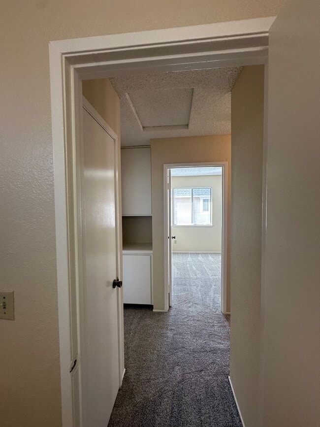 Building Photo - Beautiful & Large 2bd/ 2ba Condo