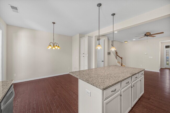 Building Photo - Your Next Home Awaits! 3BR Townhome with G...